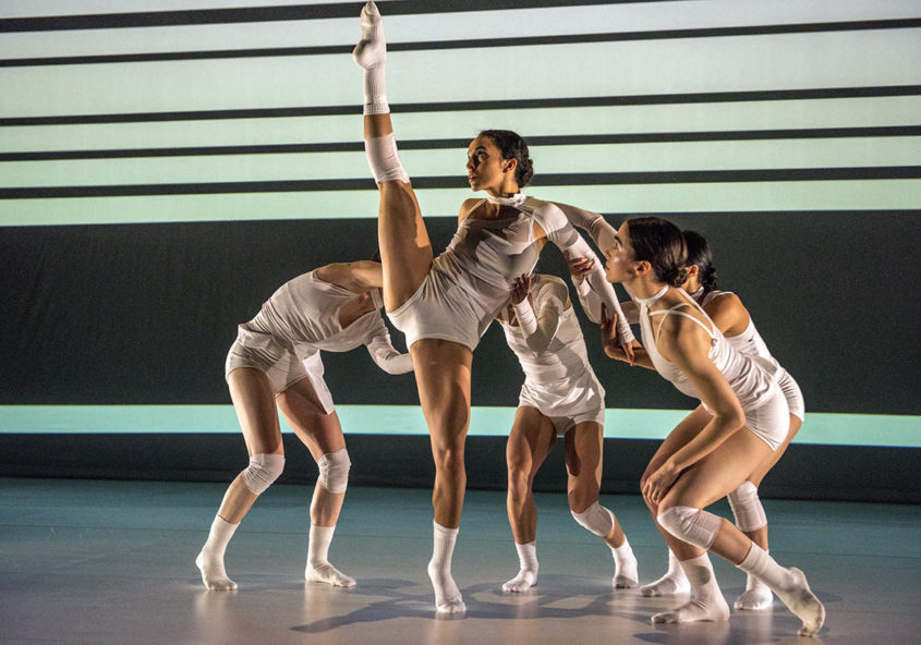 Wen Wei Dance, Ying Yun, photo by Chris Randle.